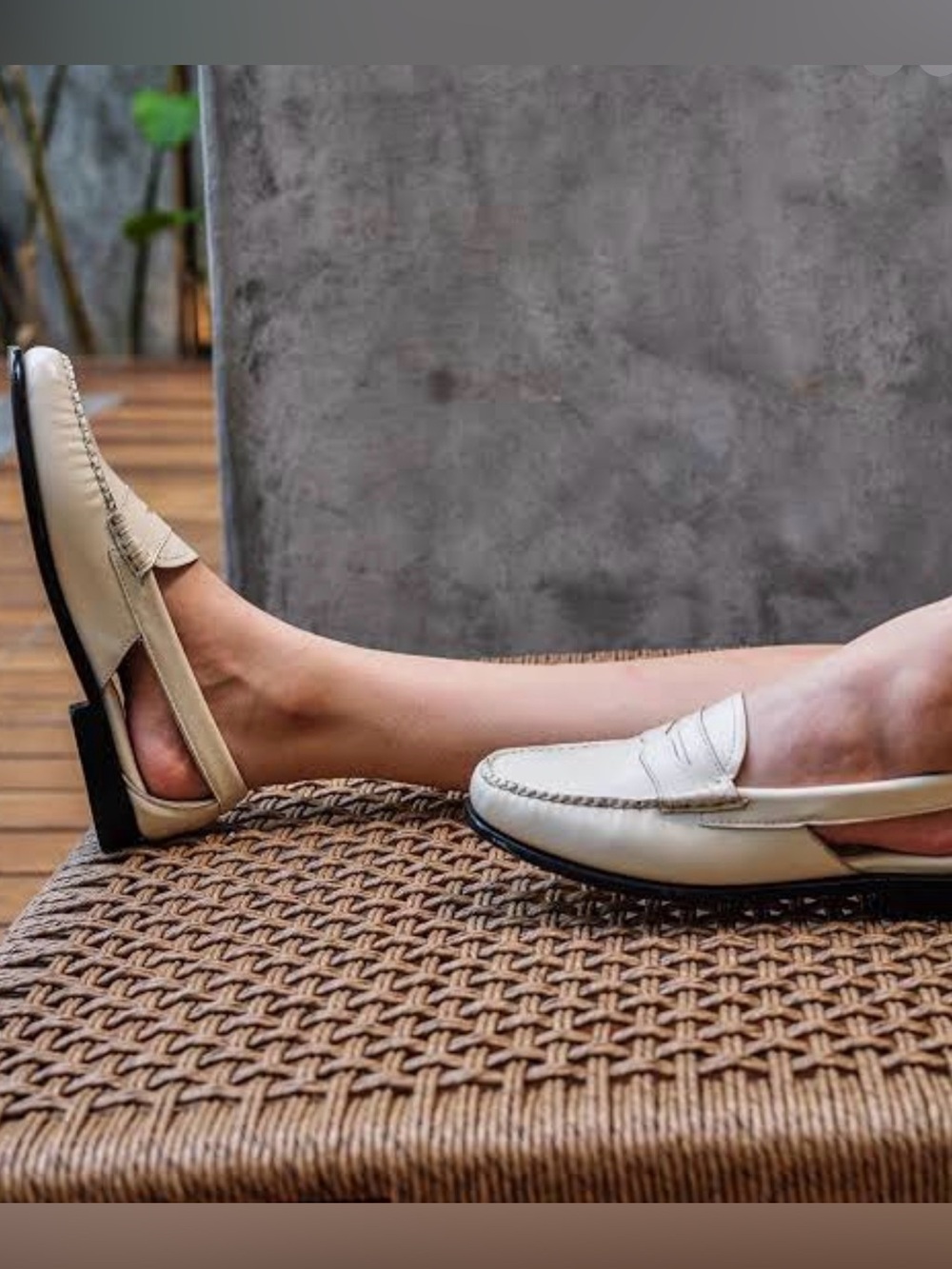 G.H. Bass WEEJUNS SUMMER WHITNEY PENNY LOAFER. GOOD CONDITION. SZ. 9.5M.